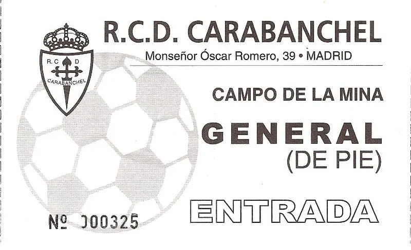 Entrada antigua de un partido del Carabanchel