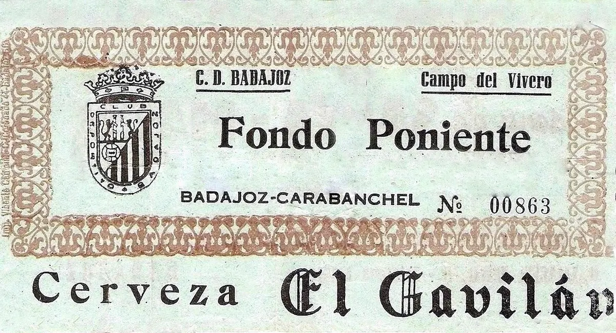 Entrada antigua de un partido del Carabanchel