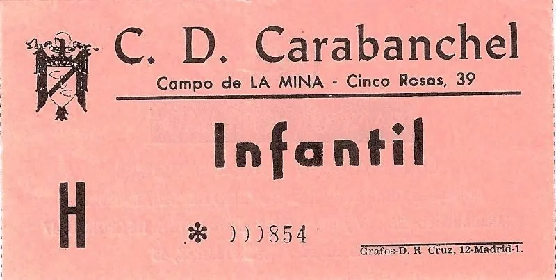 Entrada antigua de un partido del Carabanchel