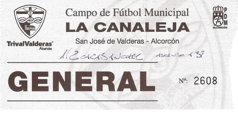 Entrada antigua de un partido del Carabanchel