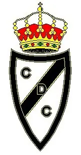 Una versión del escudo del club a lo largo de su historia